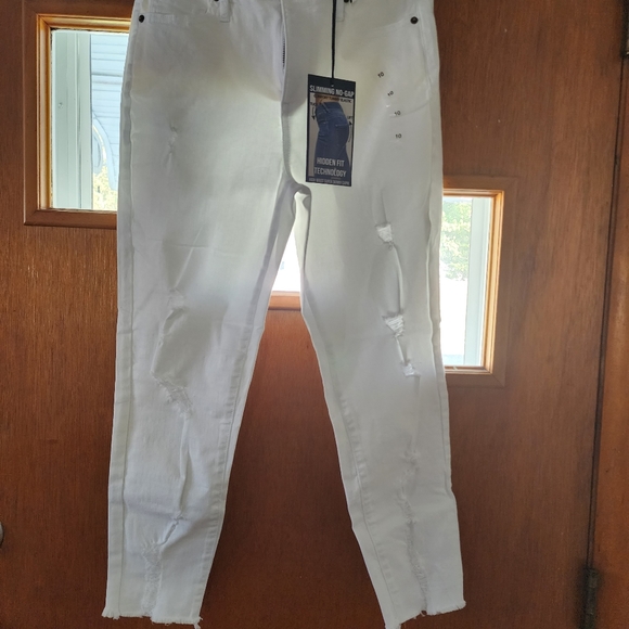 White distressed capris - Picture 4 of 5